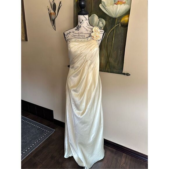 Stunning light yellow strapless gown , lace up back silk feel retails over $300 - Picture 2 of 14